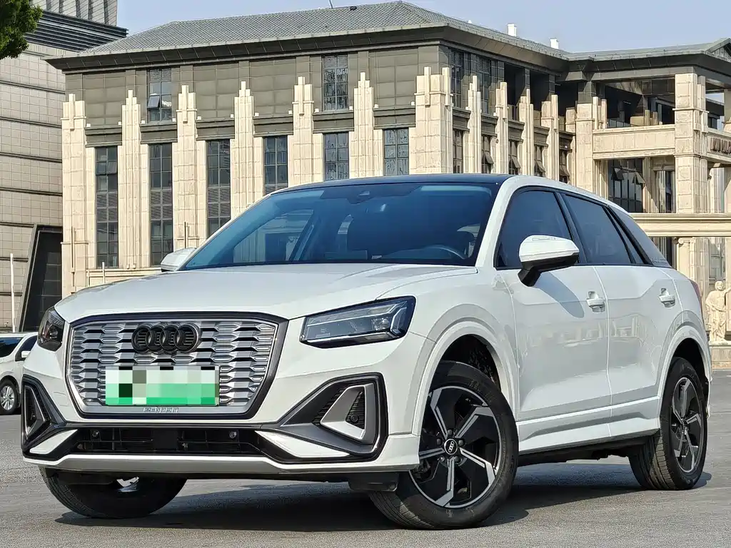 Audi Q2L e-tron 2020