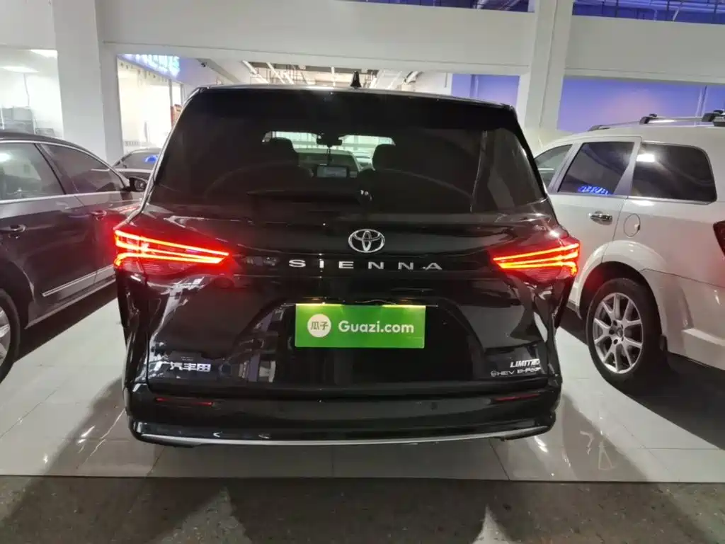 Toyota Sienna — миниатюра 6