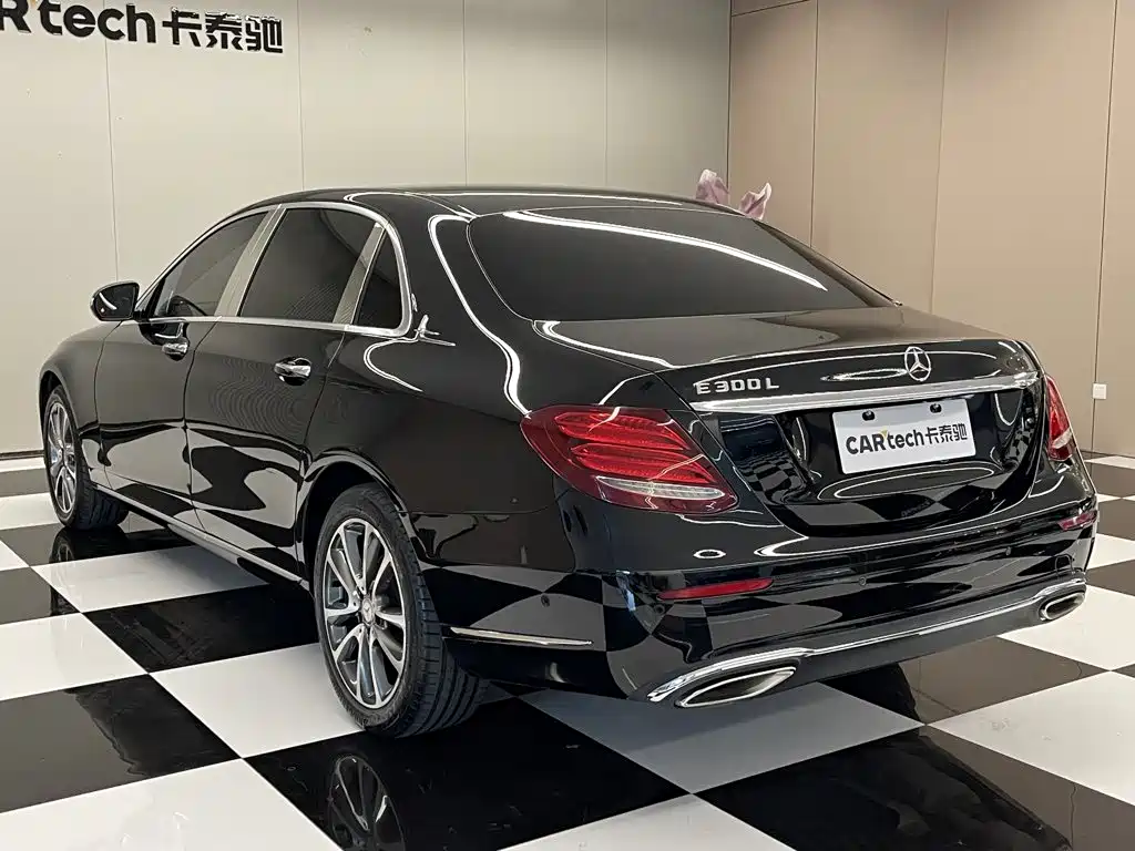Mercedes-Benz E-Class — миниатюра 7