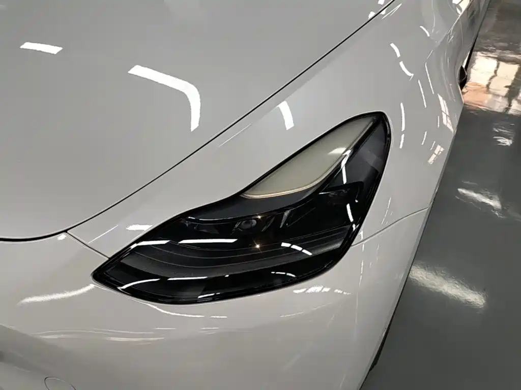 Tesla Model Y — миниатюра 24