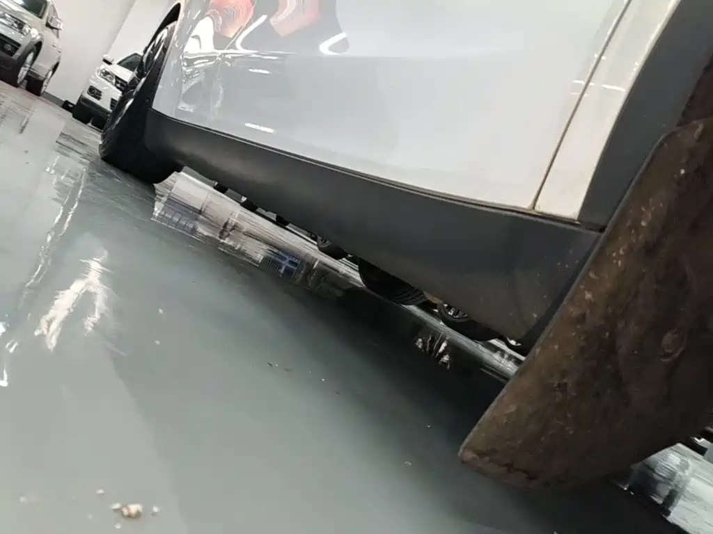 Tesla Model Y — миниатюра 21