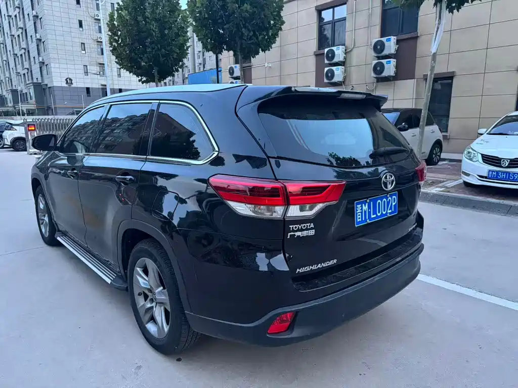TOYOTA HIGHLANDER