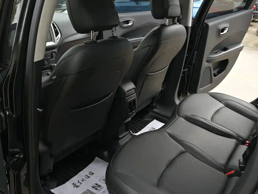 Jeep Compass — миниатюра 9