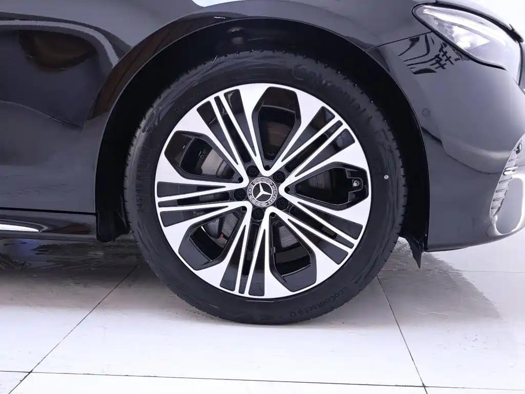Mercedes-Benz E-Class — миниатюра 6
