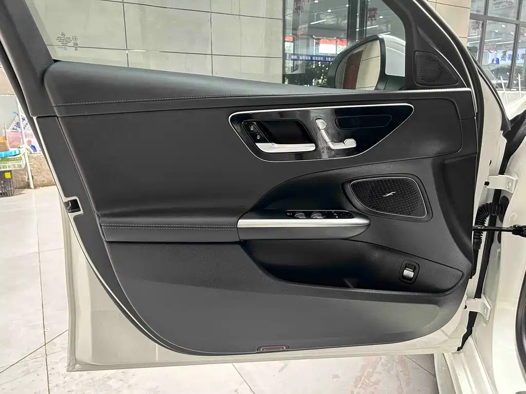 Mercedes-Benz C-Class — миниатюра 10