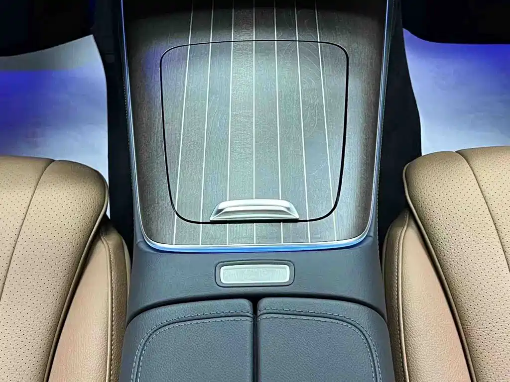 Mercedes-Benz E-Class — миниатюра 21