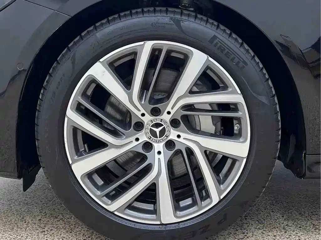 Mercedes-Benz E-Class — миниатюра 6