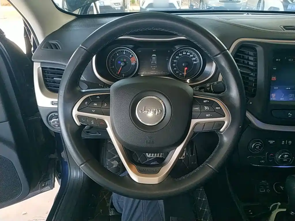 Jeep Cherokee — миниатюра 11