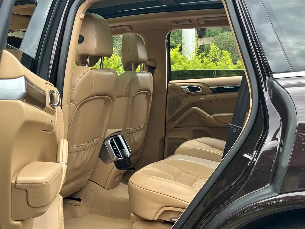 Porsche Cayenne — миниатюра 9