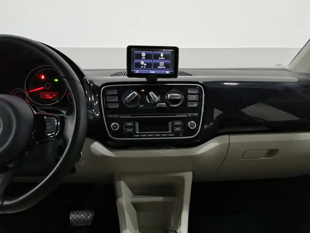 Volkswagen up! — миниатюра 12