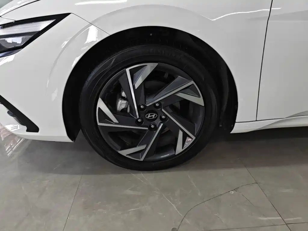 Hyundai Elantra — миниатюра 23
