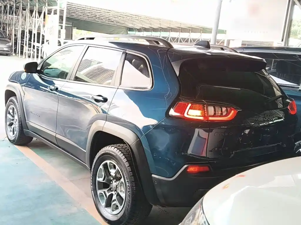 Jeep Cherokee — миниатюра 5