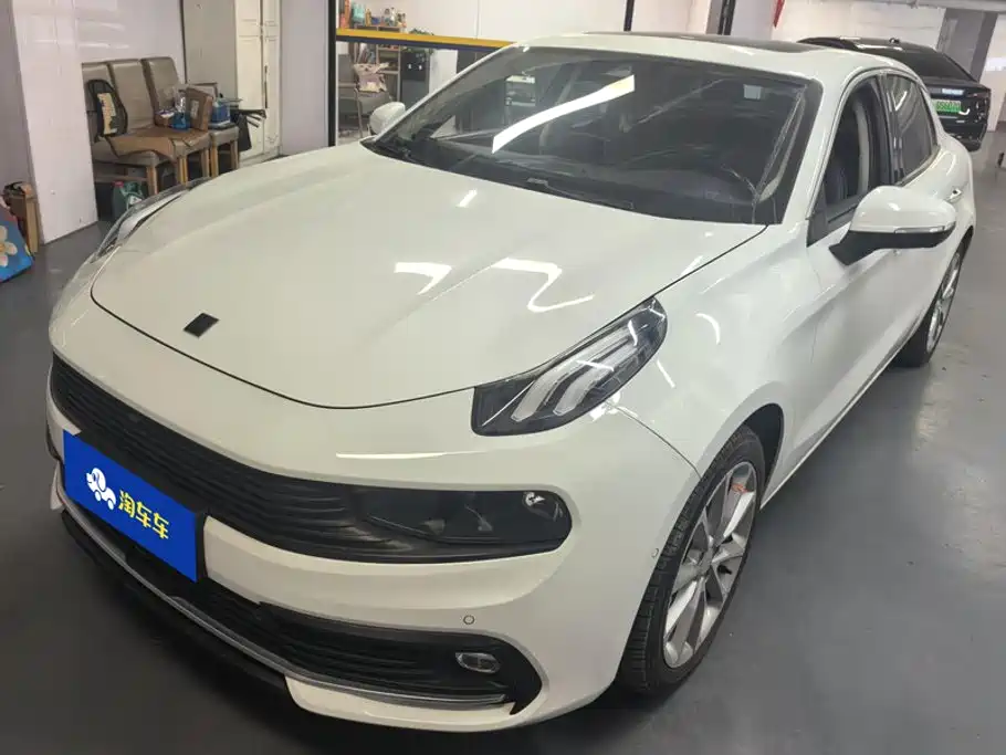 Lynk & Co 03