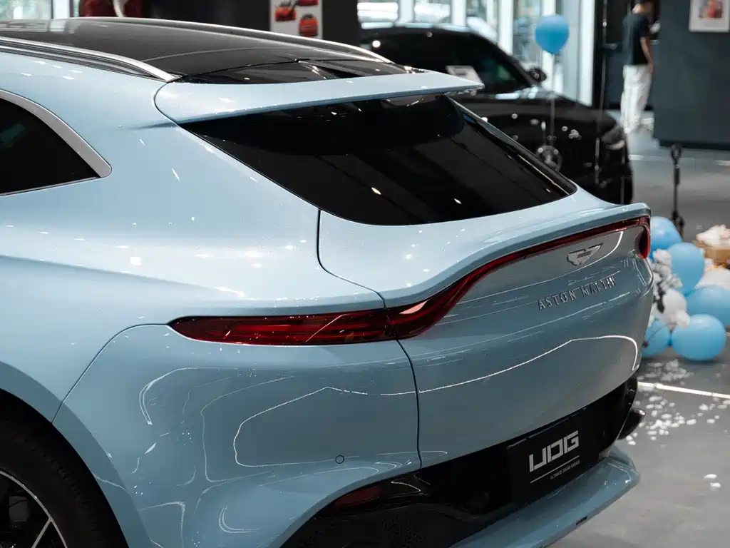 Aston Martin DBX — миниатюра 6
