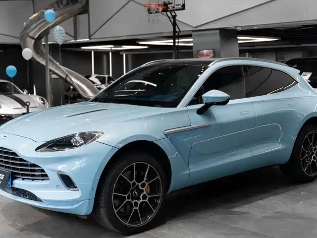 Aston Martin DBX