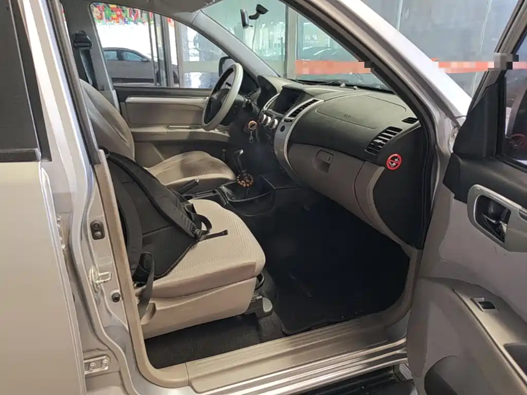 Mitsubishi Pajero Sport — миниатюра 25