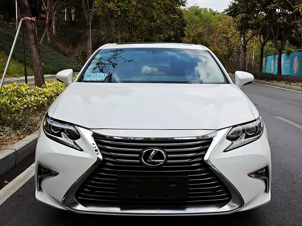 Lexus ES 2016
