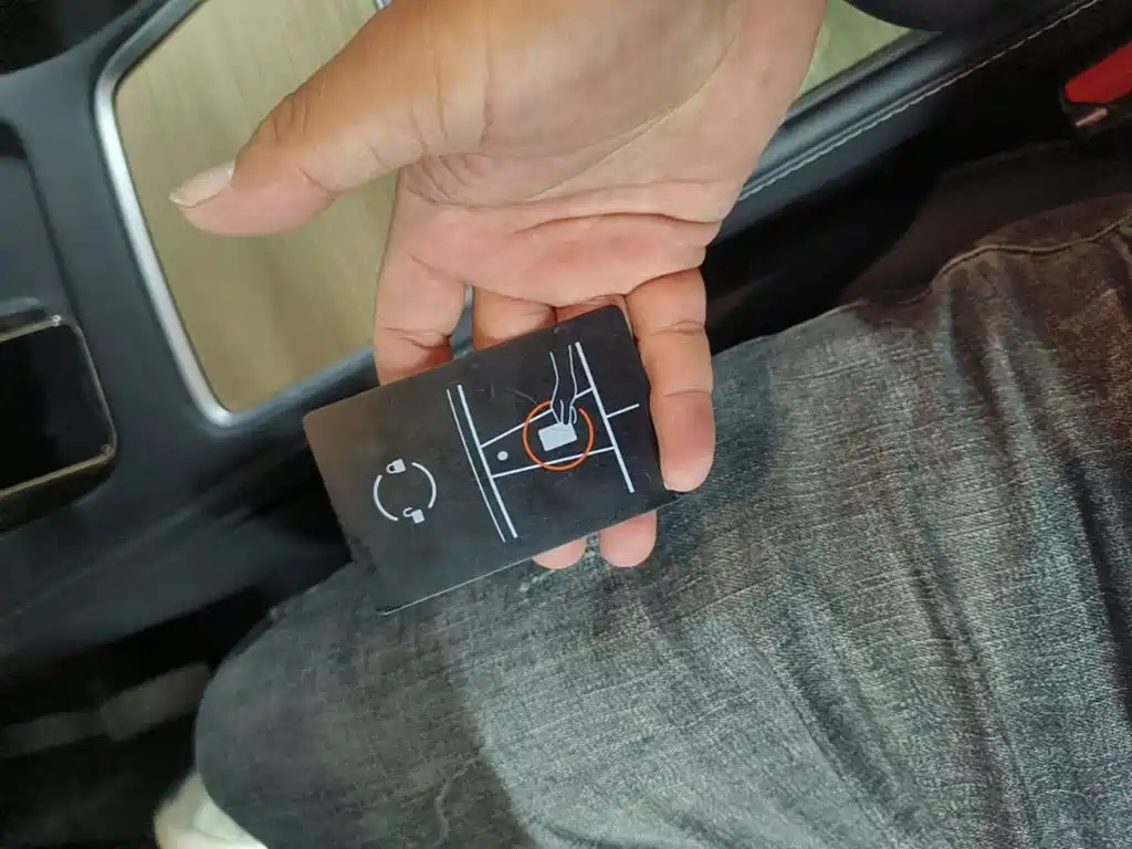Tesla Model Y — миниатюра 9