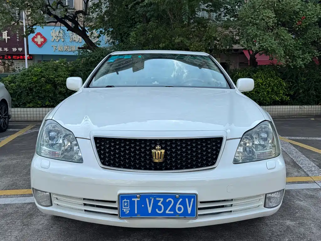 Toyota Crown — миниатюра 2