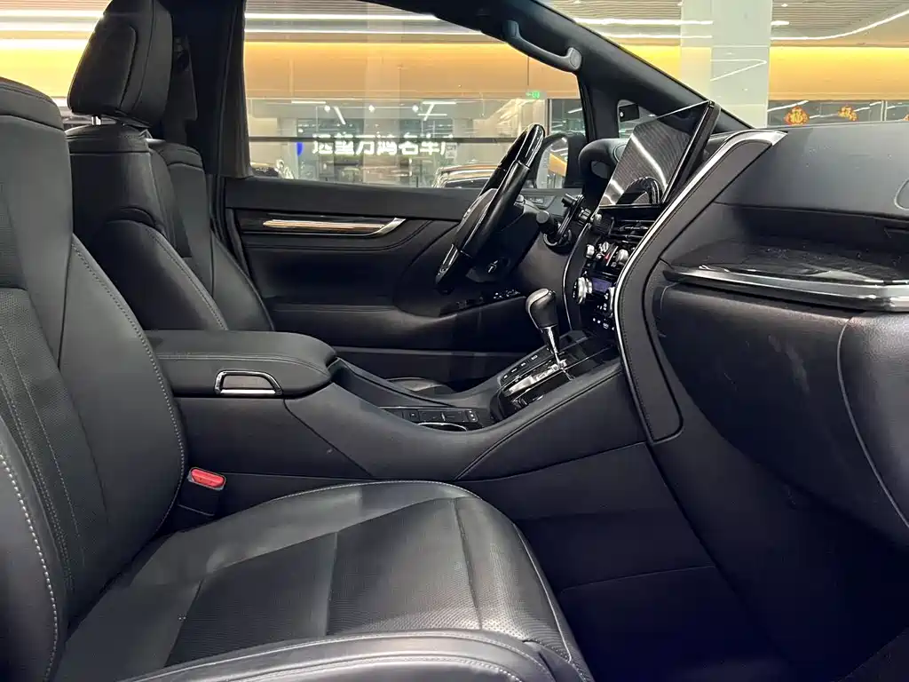 Lexus LM — миниатюра 12
