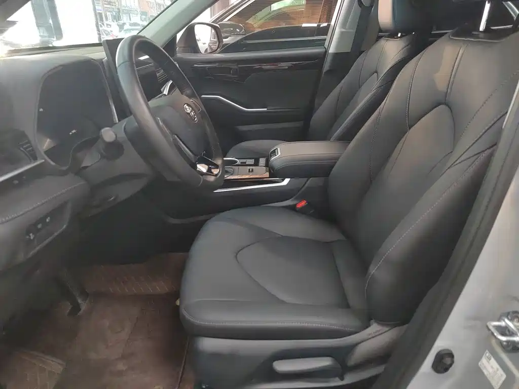 Toyota Highlander — миниатюра 10