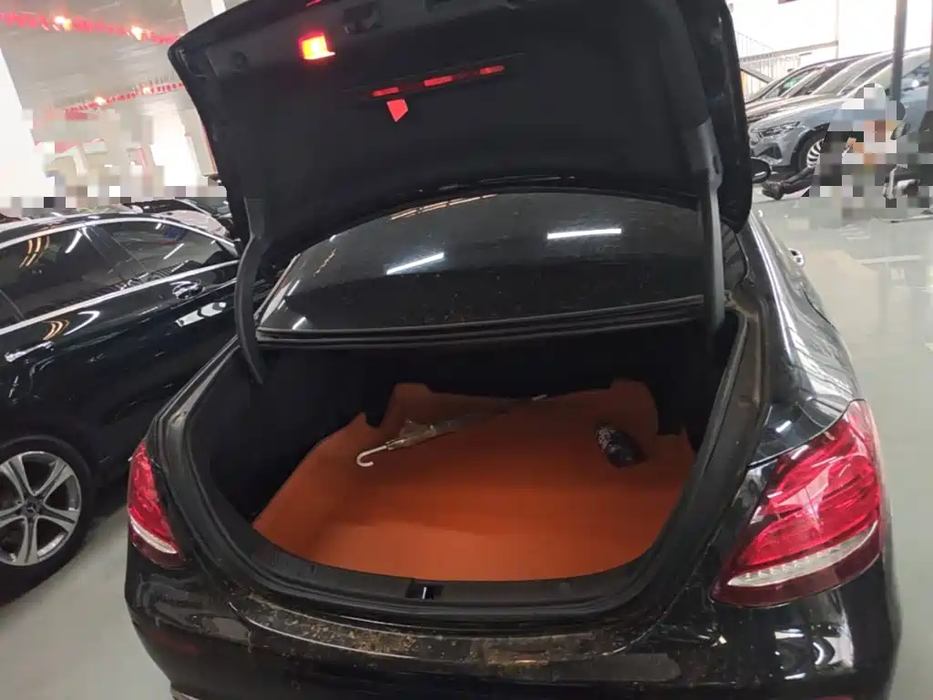 Mercedes-Benz E-Class — миниатюра 19