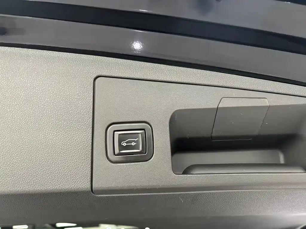 Cadillac XT5 — миниатюра 12