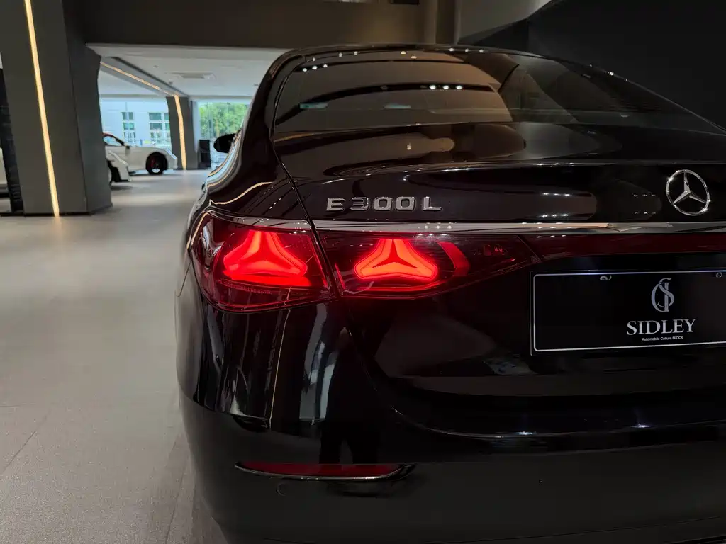 Mercedes-Benz E-Class — миниатюра 20