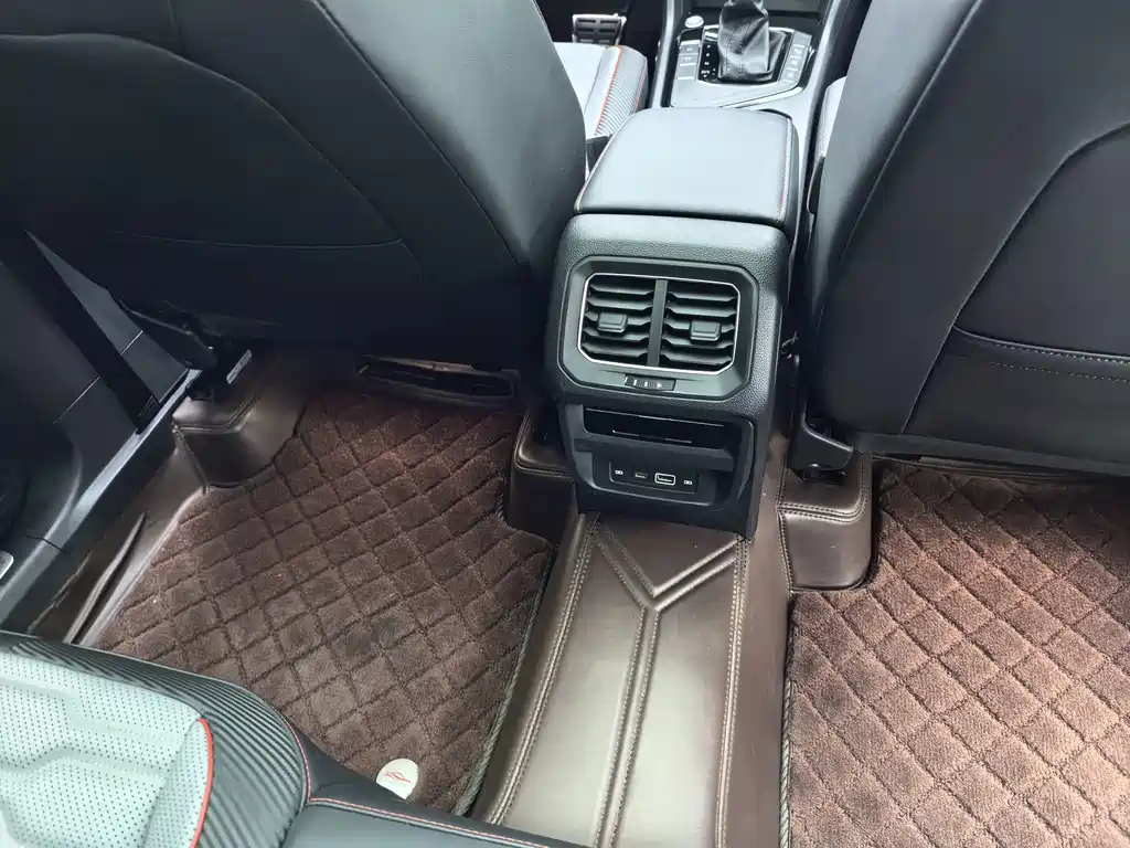 Volkswagen Tiguan L — миниатюра 11