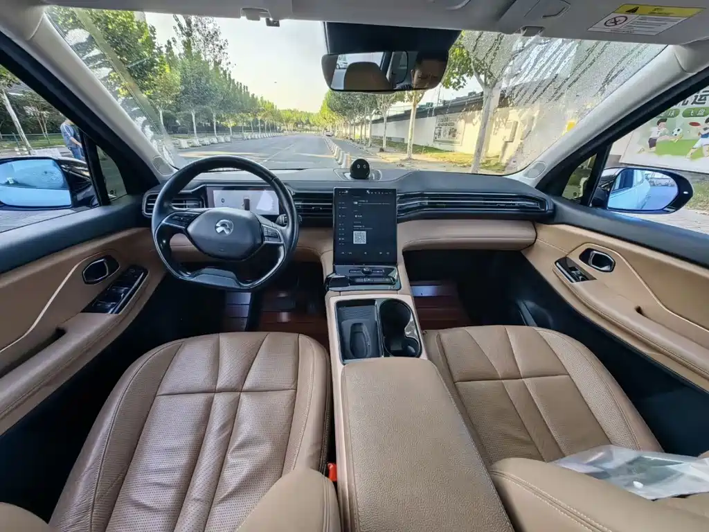 NIO ES8 2020 415KM мест