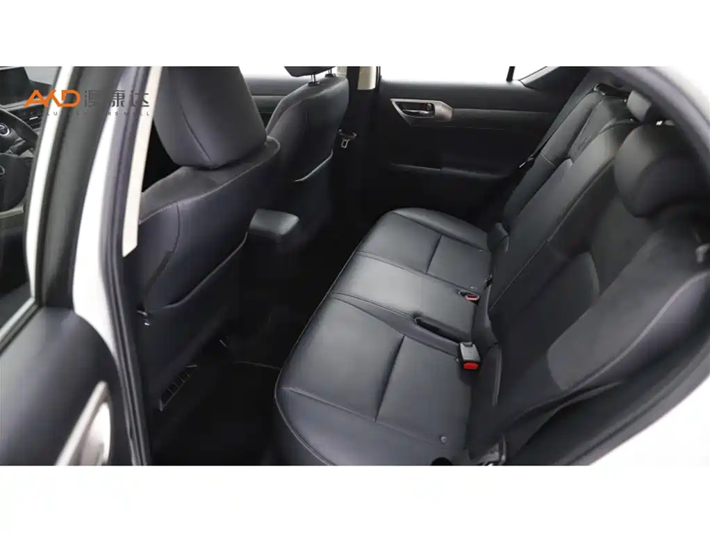 Lexus CT — миниатюра 7