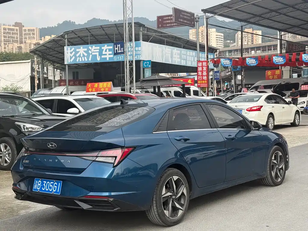 Hyundai Elantra — миниатюра 4