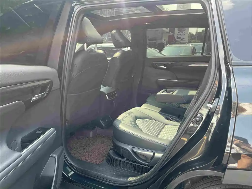 Toyota Crown Kluger — миниатюра 11