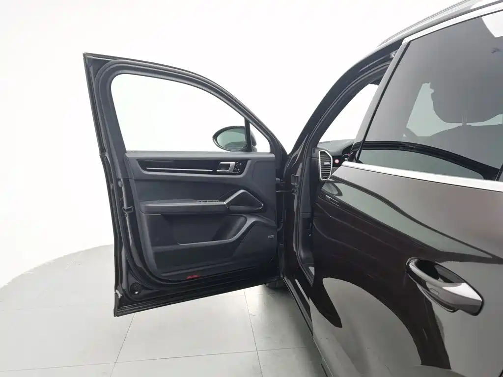 Porsche Cayenne — миниатюра 8