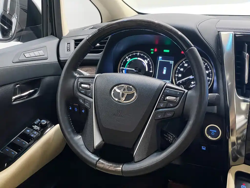 Toyota Alphard — миниатюра 20