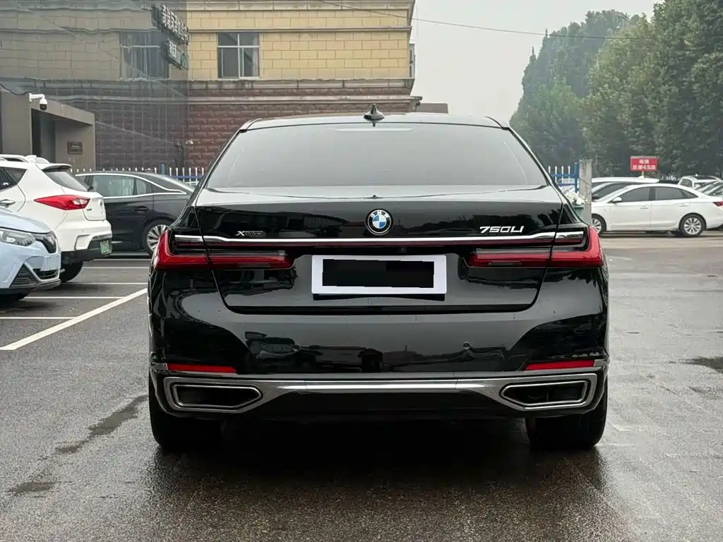 BMW 7 Series — миниатюра 5