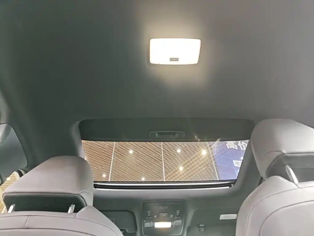 Lexus UX New Energy — миниатюра 23