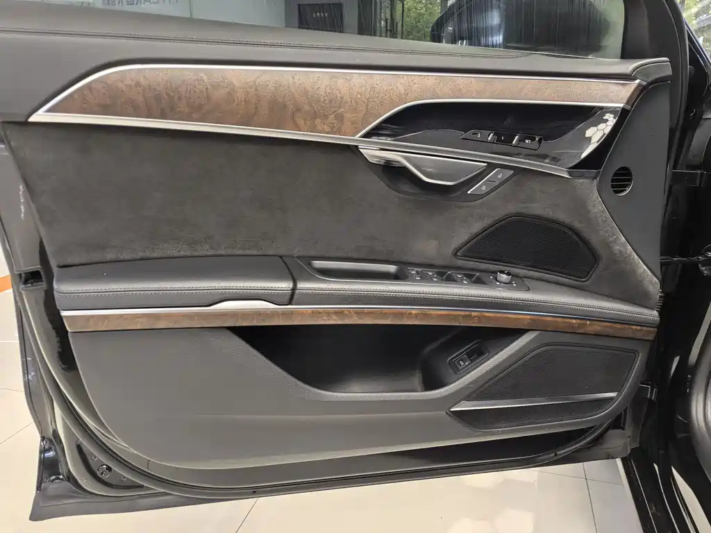 Audi A8 — миниатюра 7