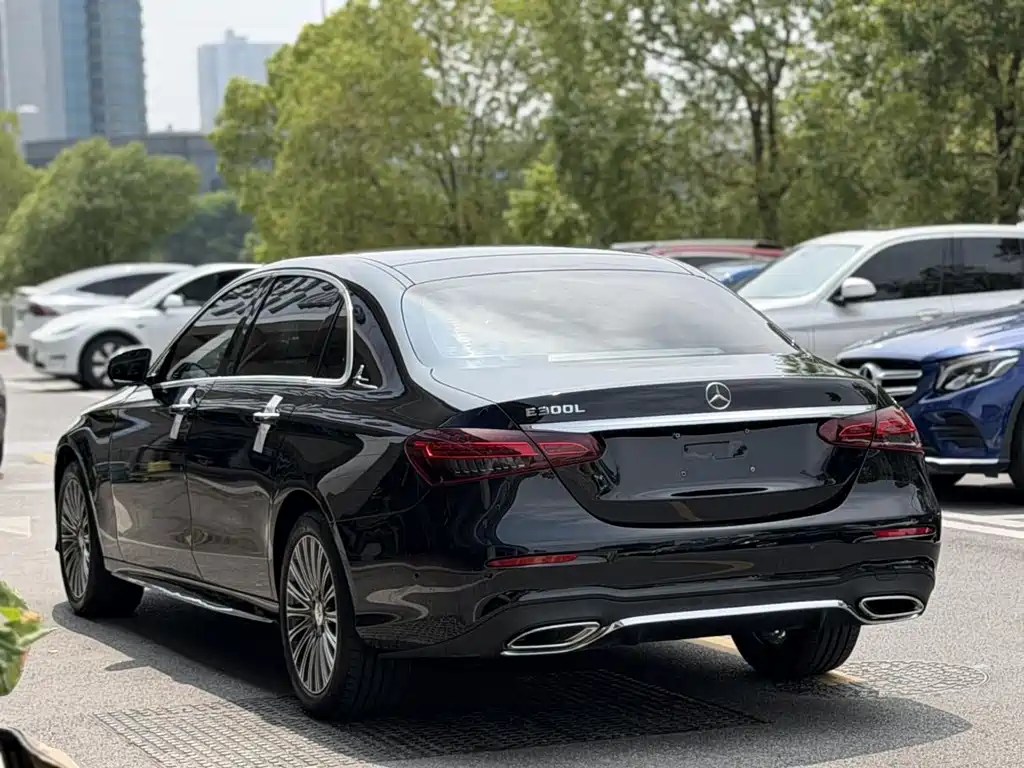 Mercedes-Benz E-Class — миниатюра 13