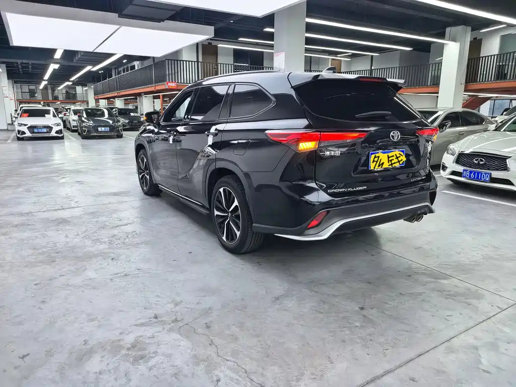 Toyota Crown Kluger — миниатюра 14