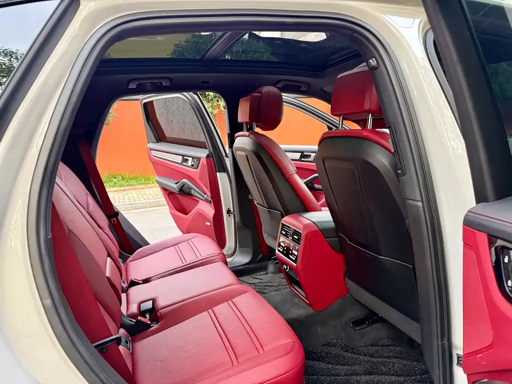 Porsche Cayenne — миниатюра 10