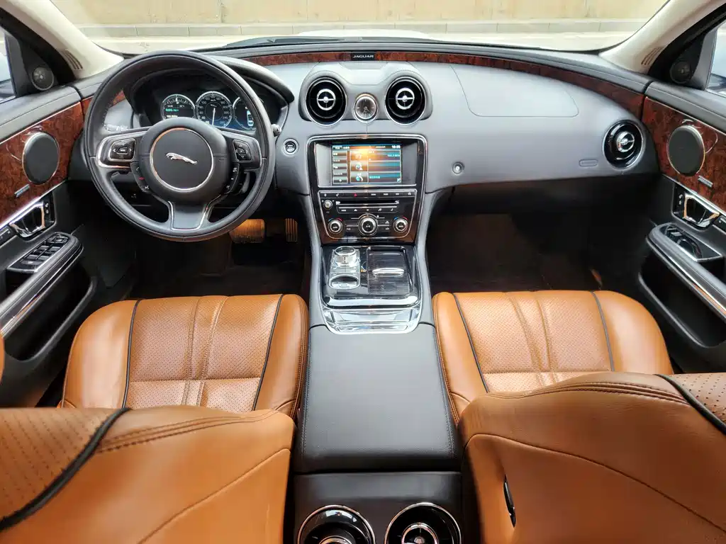Jaguar XJ — миниатюра 17