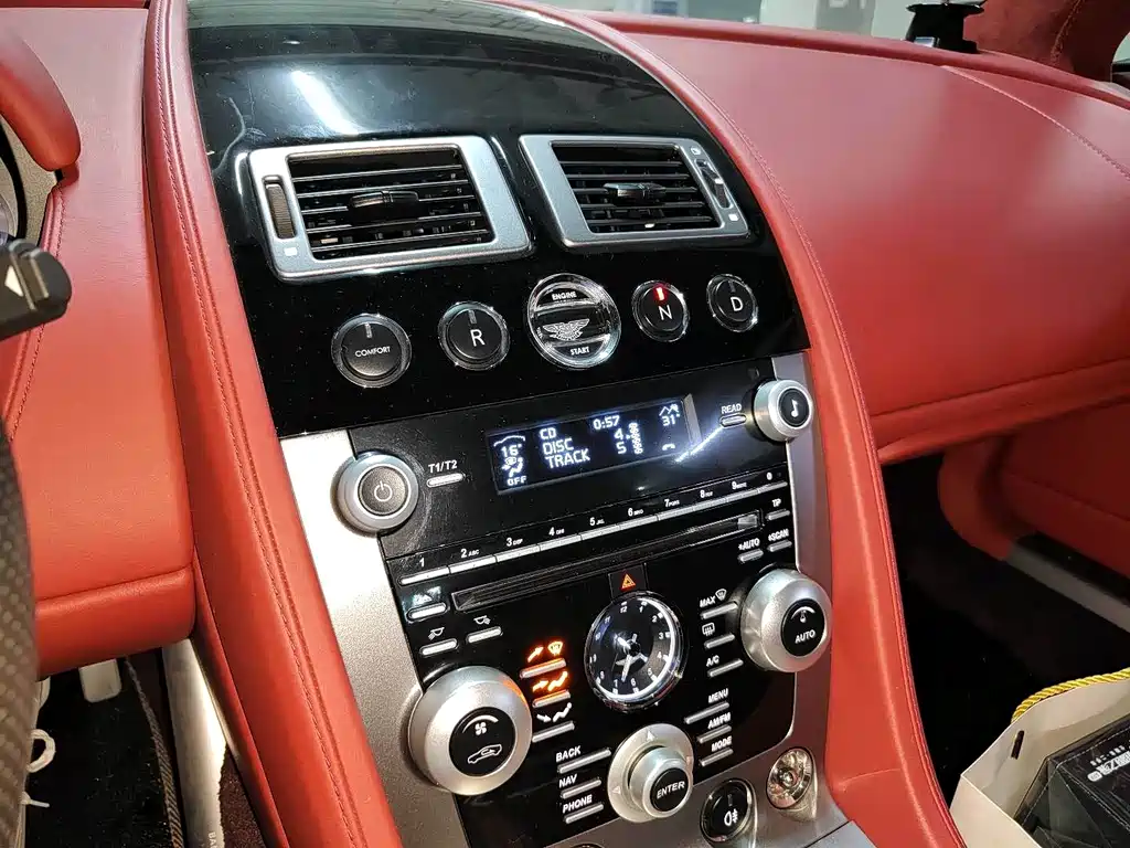 Aston Martin V8 Vantage — миниатюра 5