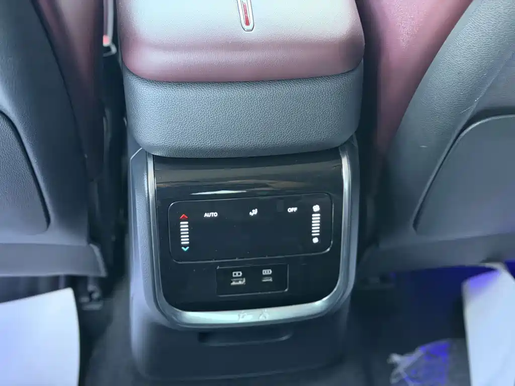 Hongqi Hongqi HS7 PHEV — миниатюра 19