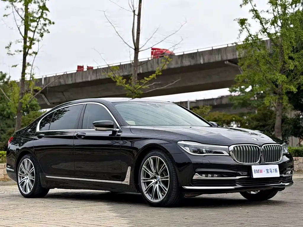 BMW 7 Series — миниатюра 3