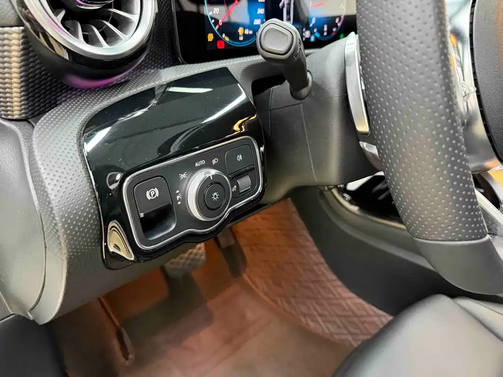 Mercedes-Benz A-Class — миниатюра 9