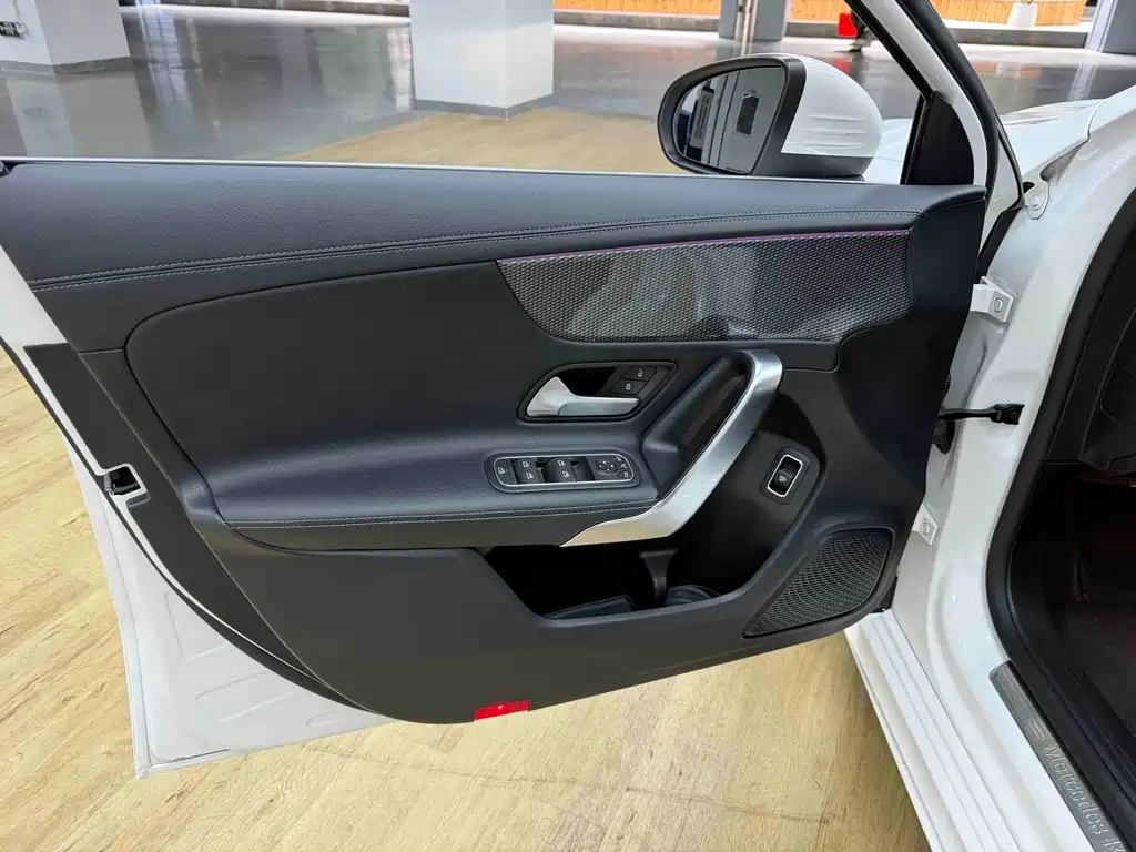 Mercedes-Benz A-Class — миниатюра 7