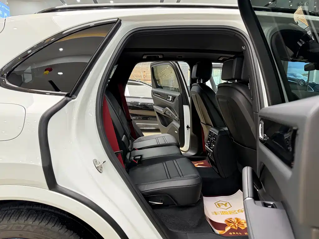 Porsche Cayenne — миниатюра 10