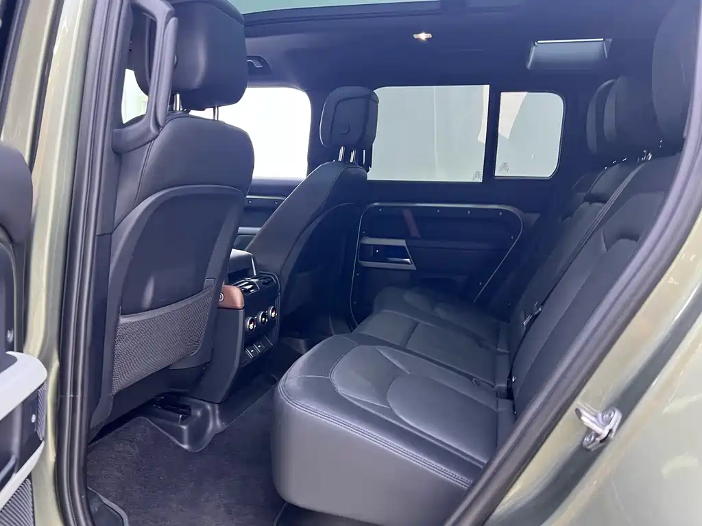 Land Rover Defender — миниатюра 18