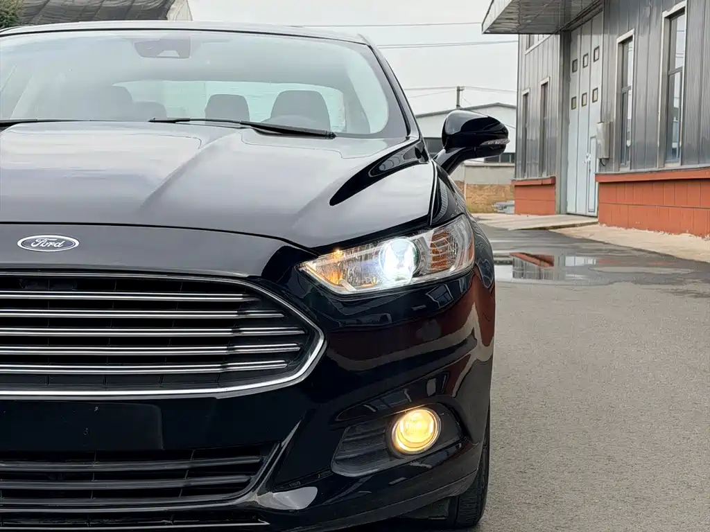 Ford Mondeo — миниатюра 7